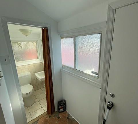 4th image of 212 Montana St