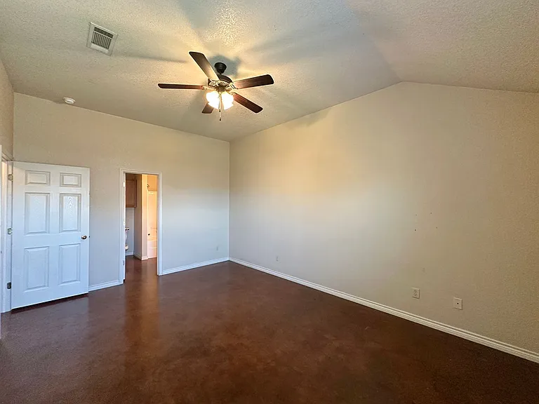 2103 Charleston Ct — Photo 16