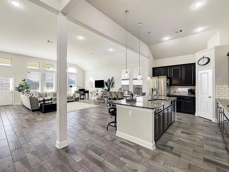 5215 Baroness Ln — Photo 5