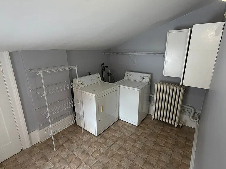 277 William St — Photo 14