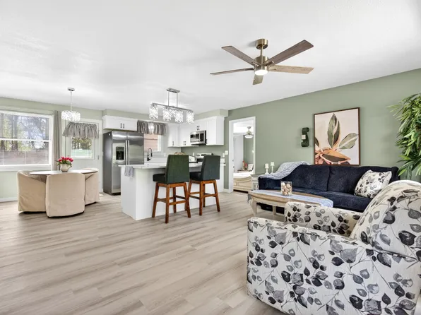 208 Forest Hills Dr, Clarksville, TN 37040