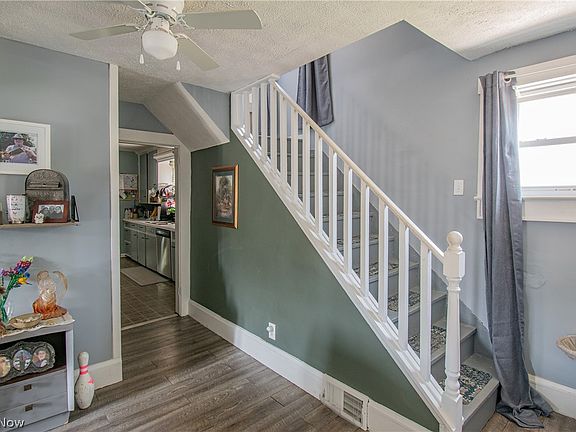 3rd image of 1043 Silvercrest Ave