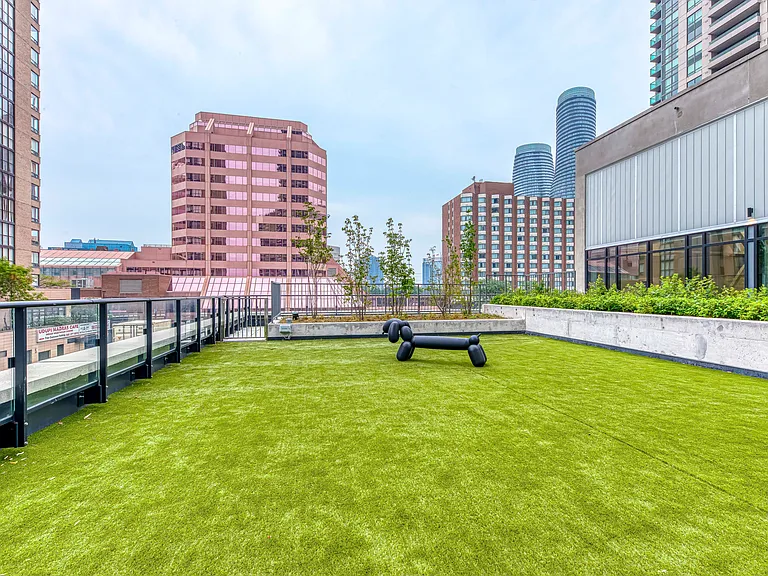 185 Enfield Pl — Photo 40