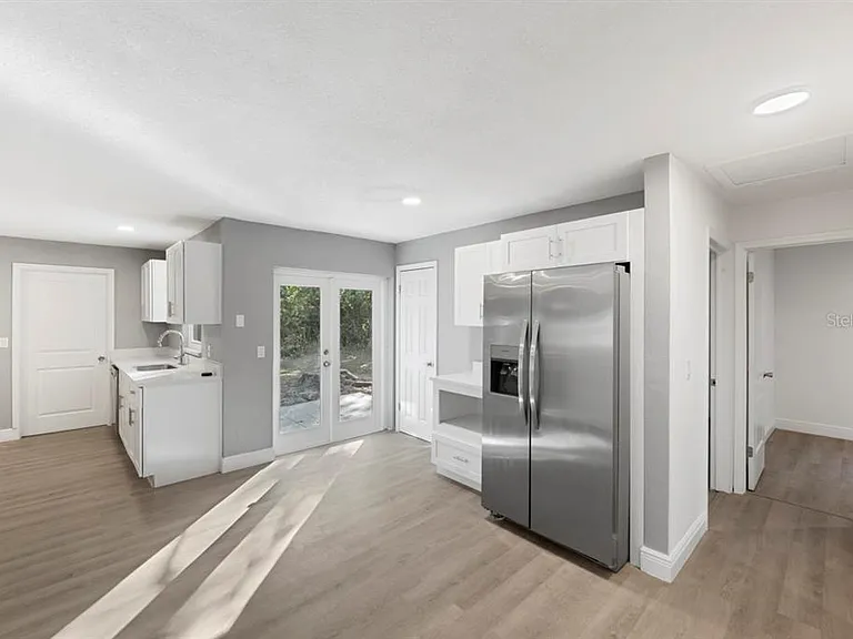 1087 Swan St — Photo 10
