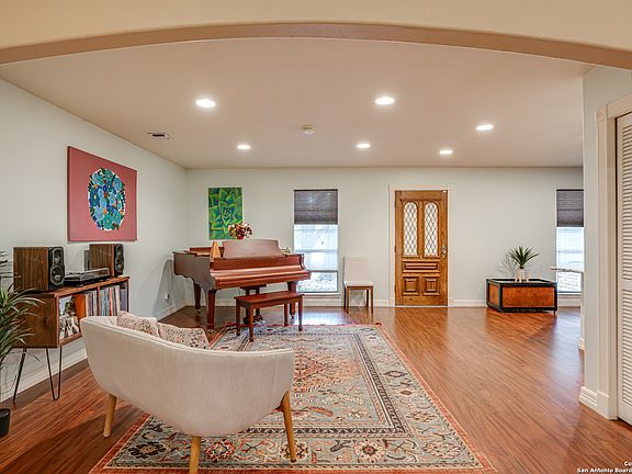 3rd image of 4419 NEWPORT WOODS ST