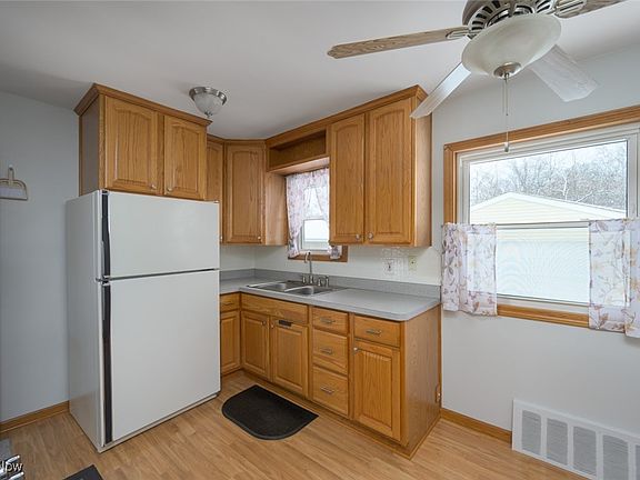 5th image of 1653 Douglas Rd