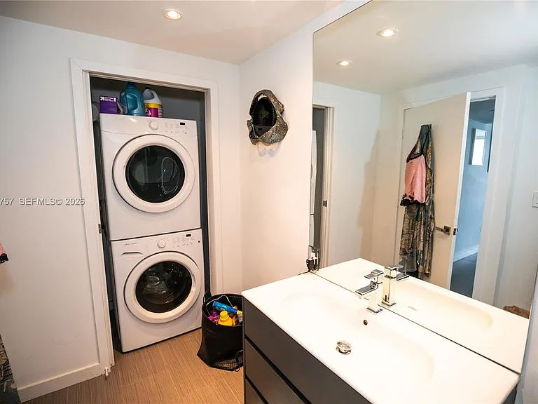 600 NE 36th St #3 — Photo 12