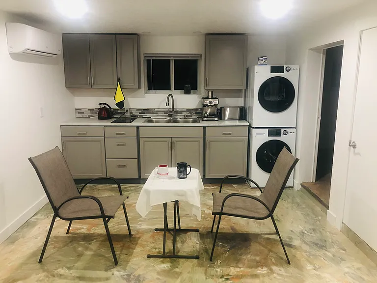 110 U Vista Ct — Photo 1