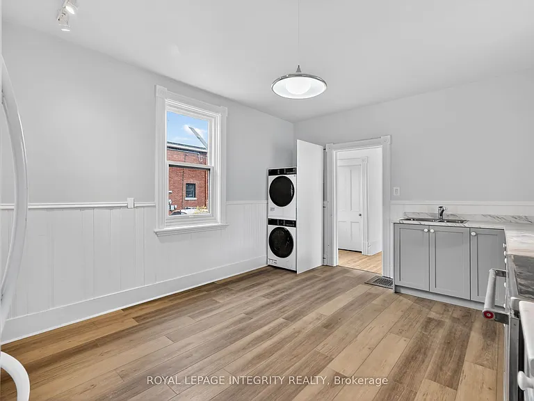 56 Grosvenor Ave — Photo 17