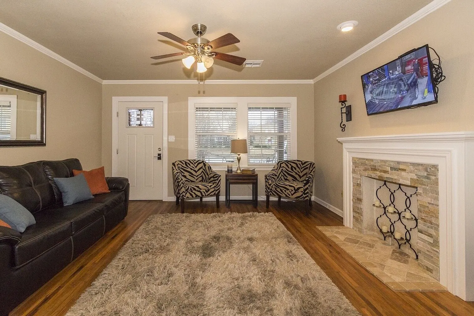 4 bed, 2.0 bath, $6,007 — Photo 3