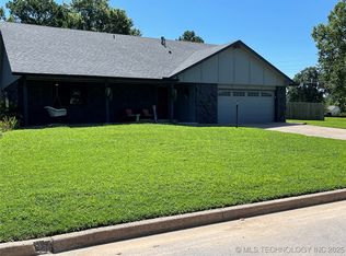 8213 S Ash Ave, Broken Arrow, OK 74011