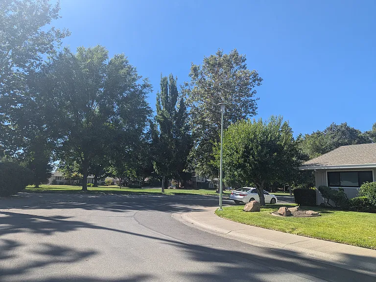 64 Parkshore Cir — Photo 2