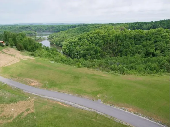 23 Holly Dr, Byrdstown, TN 38549