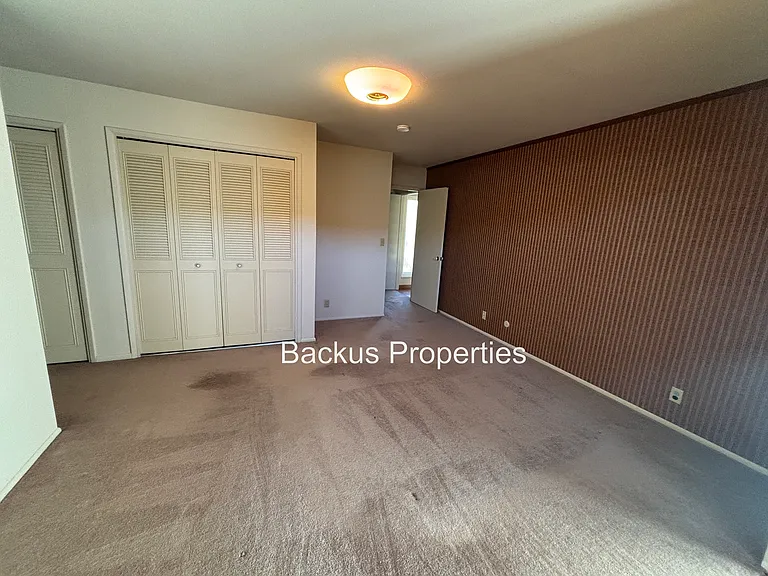 1150 San Diego Dr — Photo 13