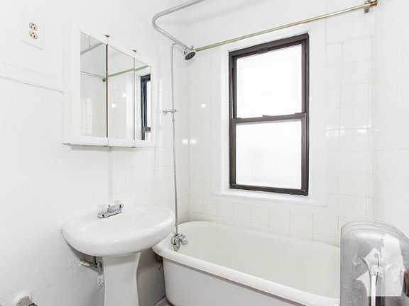 4th image of 3306 W Schubert Ave APT 3P