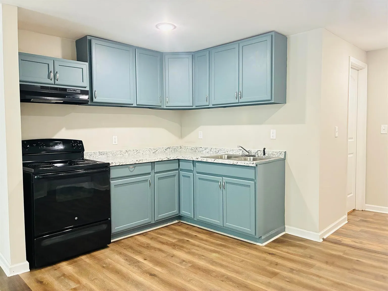 512 Wardell St — Photo 3