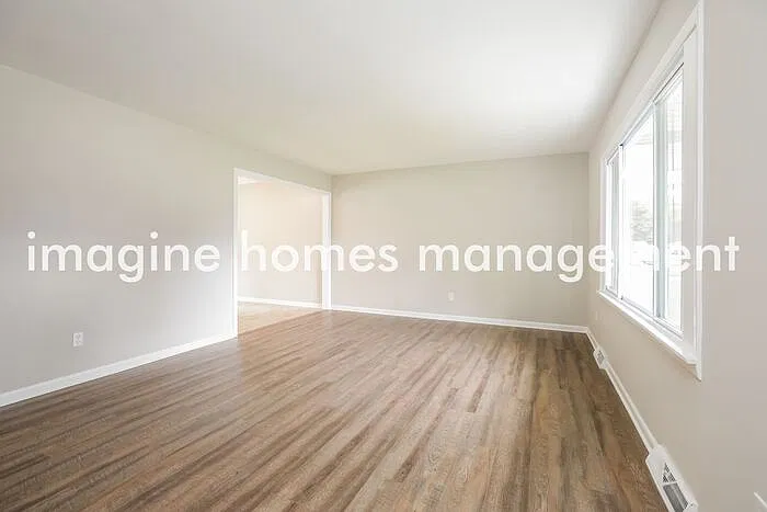3 bed, 1.0 bath, 1080 sqft, $1,850 — Photo 4