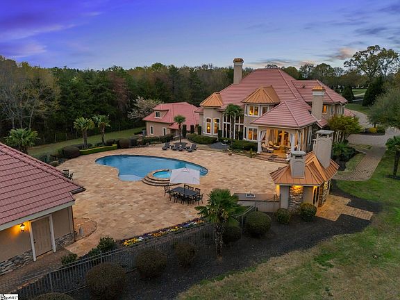 2nd image of 716 Anderson Ridge Rd