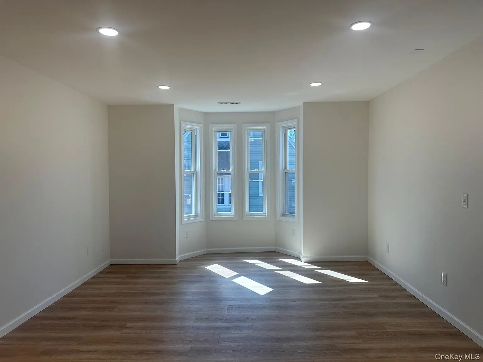 2 bed, 1000 sqft, $2,000 — Photo 4