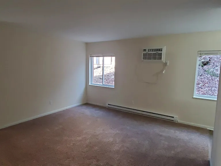 1252 Edwards Ln — Photo 7
