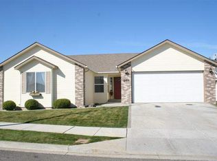 2101 S Arthur Loop, Kennewick, WA 99338