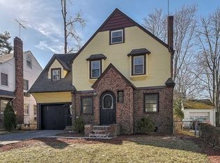 362 W Ivy Ln, Englewood, NJ 07631