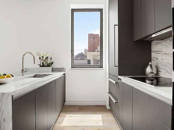 2nd image of 305 E 61st St #404