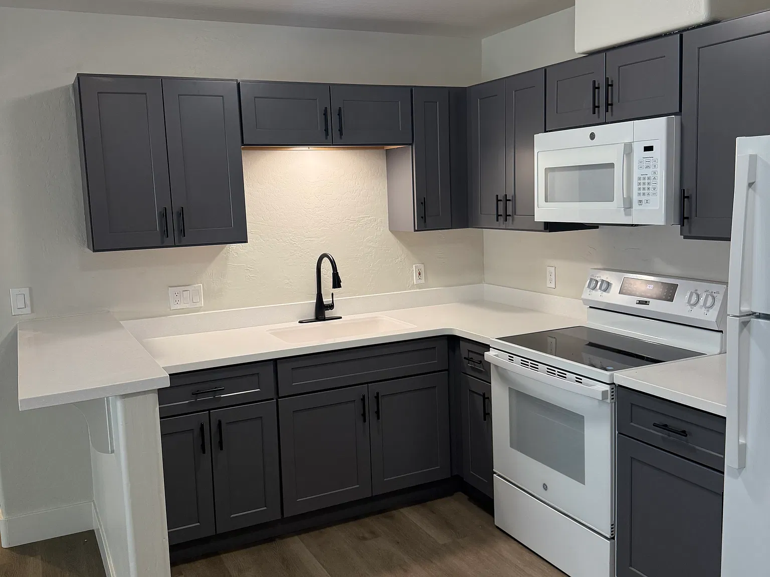 2 bed, 800 sqft, $1,400 — Photo 3