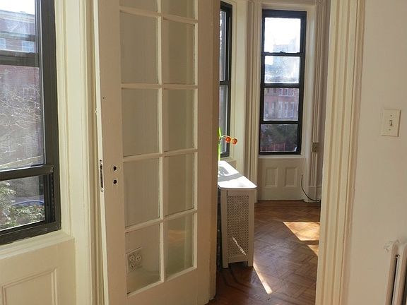 3rd image of 687 De Graw St #2