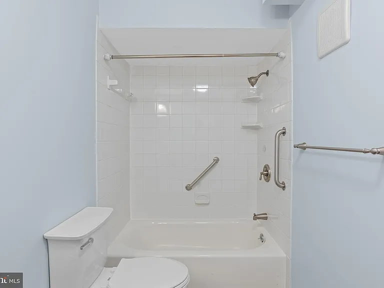 8110 Colony Point Rd #H — Photo 23