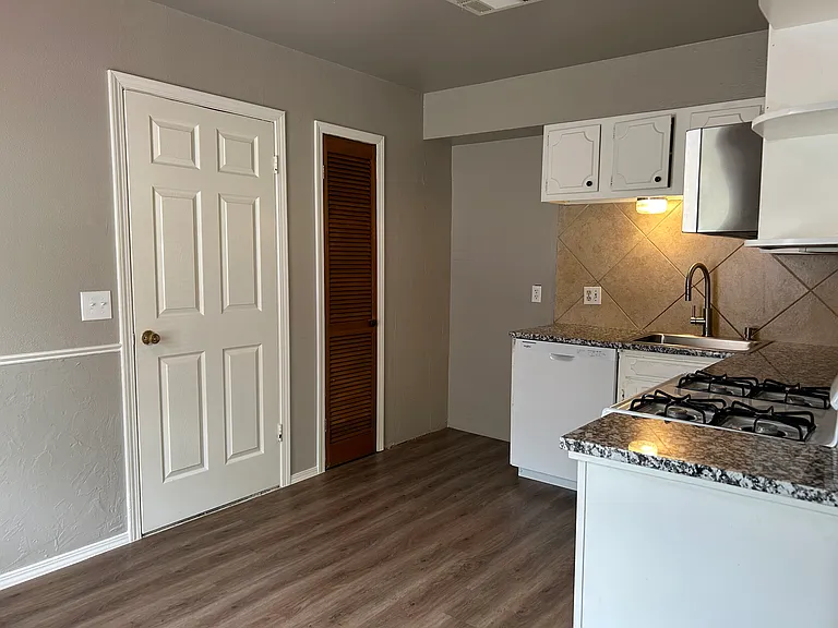 2333 S Main St — Photo 8