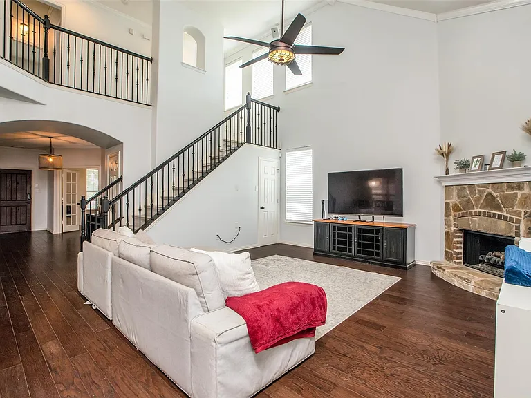 1320 Wheatear Dr — Photo 3