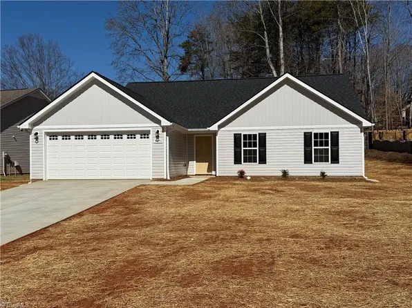 5075 Fiddlers Run Dr, Kernersville, NC 27284