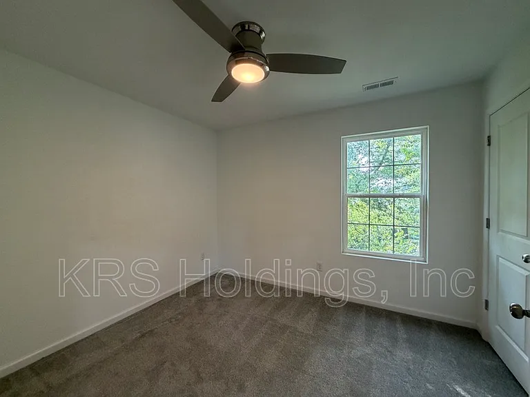 1010 Joyce St — Photo 11