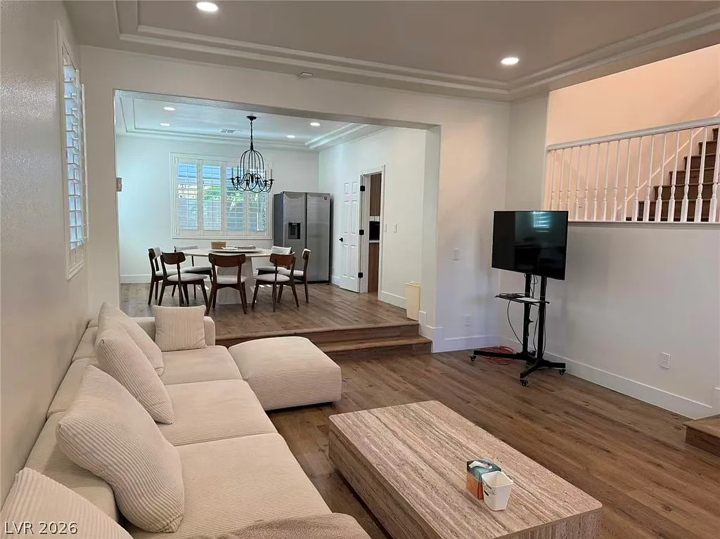 5 bed, 4.5 bath, 4040 sqft, $4,500 — Photo 4