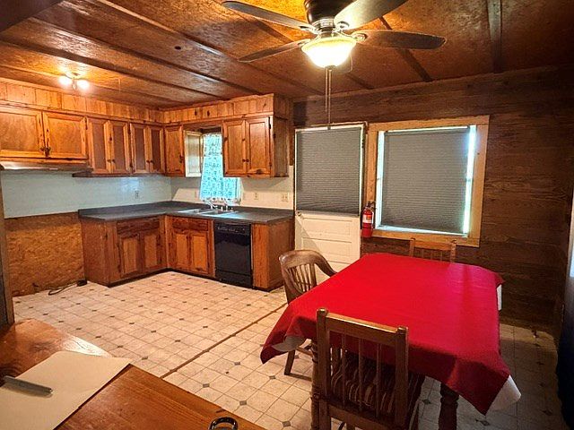 7th image of 2286 McLeod Rd