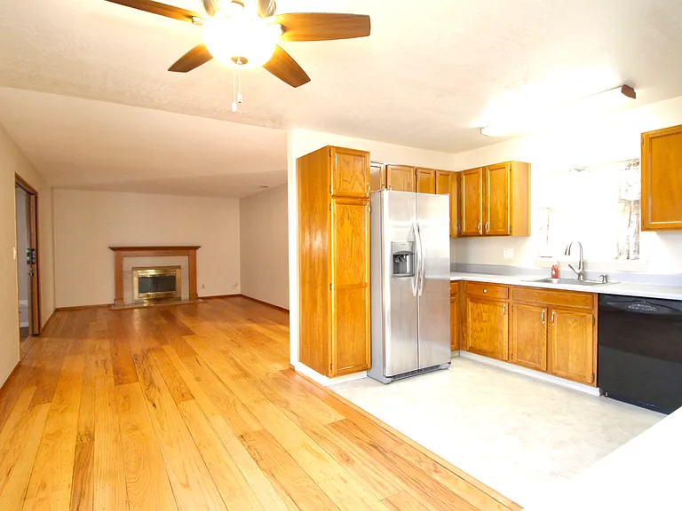 1358 Henderson Ln — Photo 20