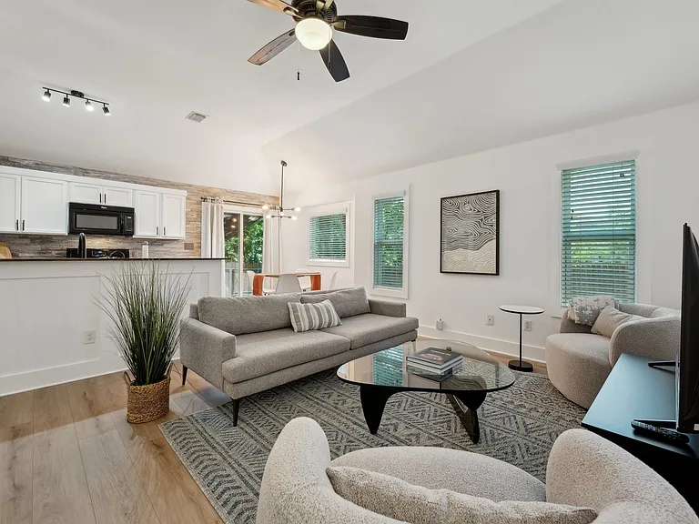 1620 Rosewood Ct — Photo 7