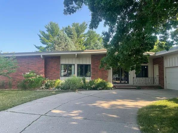 2118 Ashmore Dr, Ames, IA 50014