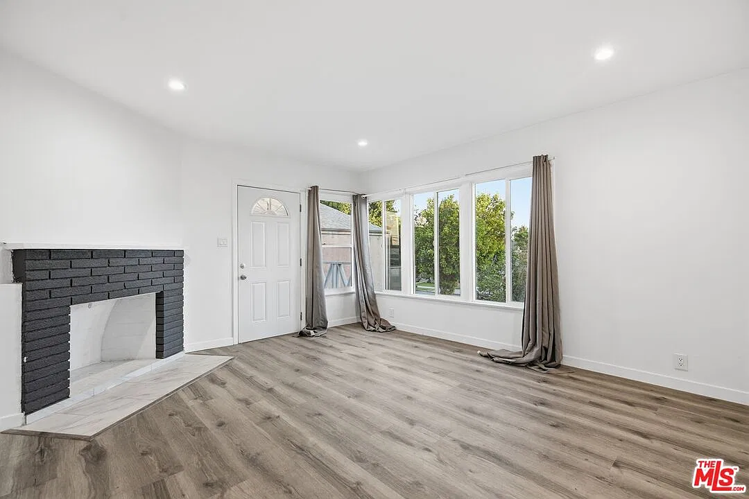 2 bed, 1.0 bath, 875 sqft, $2,695 — Photo 1
