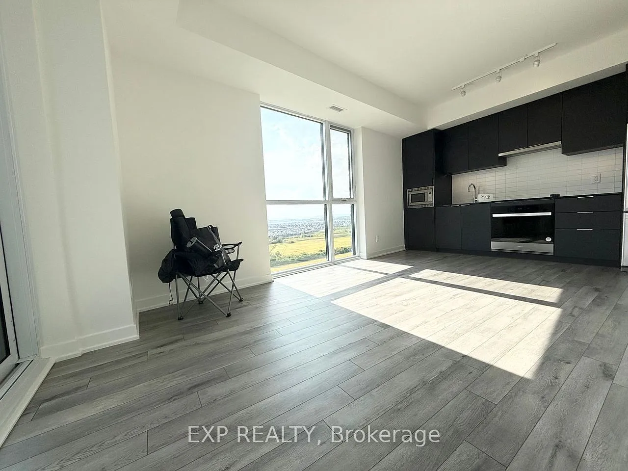 North Oak Tower Condos — Photo 4