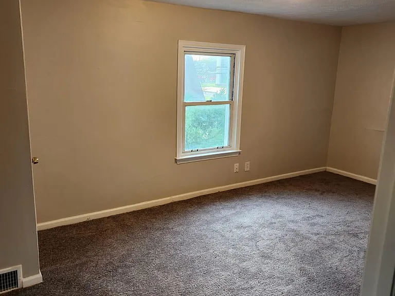 22370 Tracy Ave — Photo 9