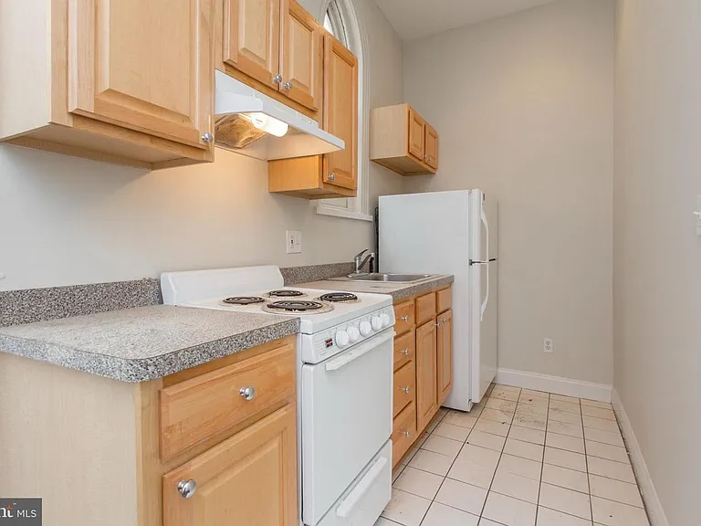 641 N 15th St #4 — Photo 2