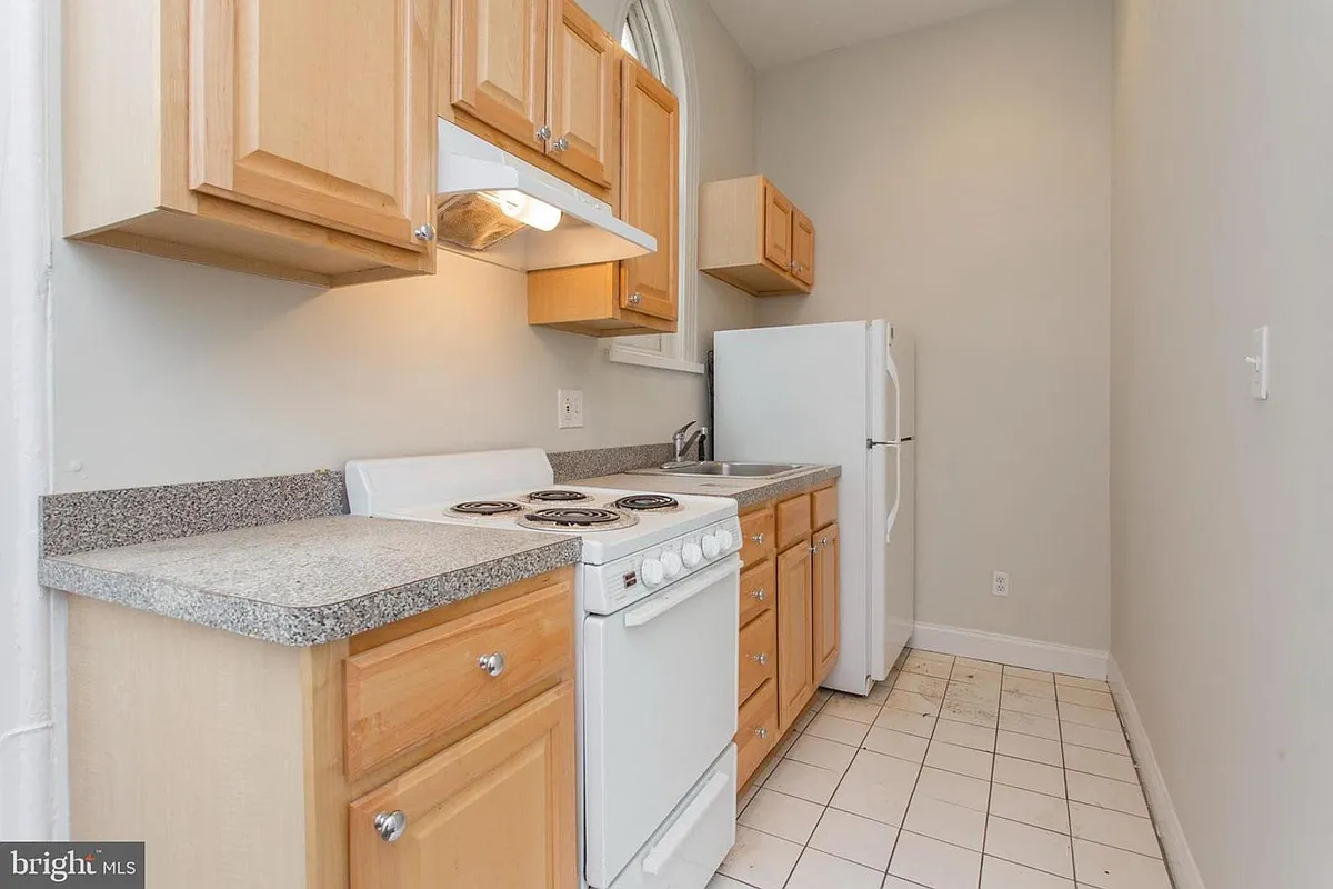 Building Photo - 641 N 15th St #4