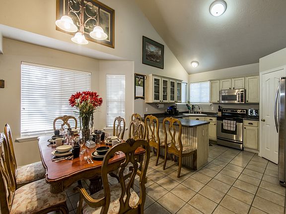 5th image of 9638 S Vance Ct