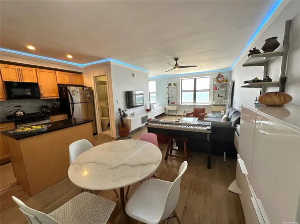 129 Beach 118th Street #4D, Rockaway Park, NY 11694