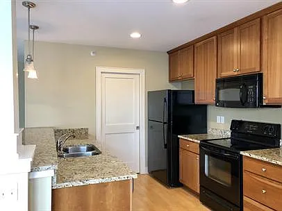 Building Photo - 1806 N Warren Ave #102