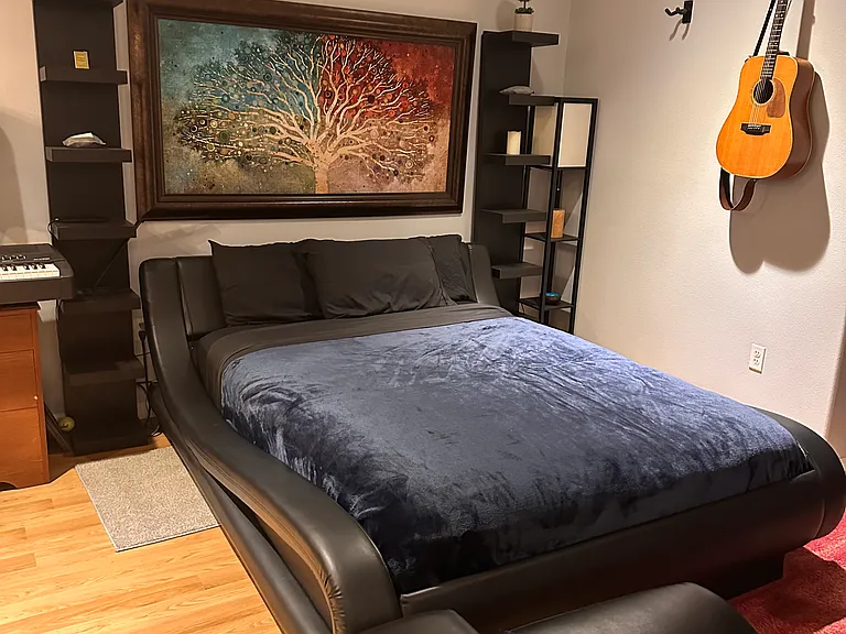 Upstairs studio perfect for an in-law suite, game room, art studio ... kitchen, closet, and bathroom included
