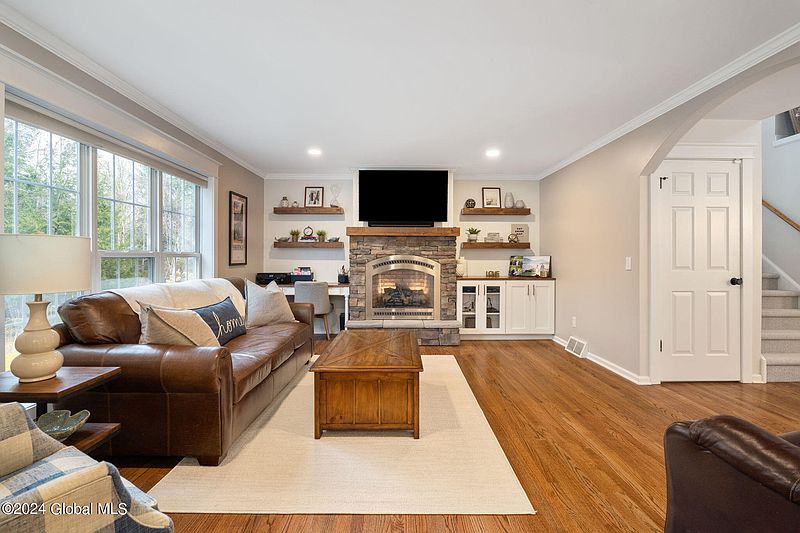 5th image of 657 Stark Terrace