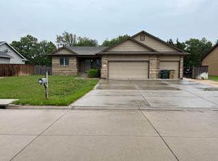 3 Savannah Dr, Hutchinson, KS 67505